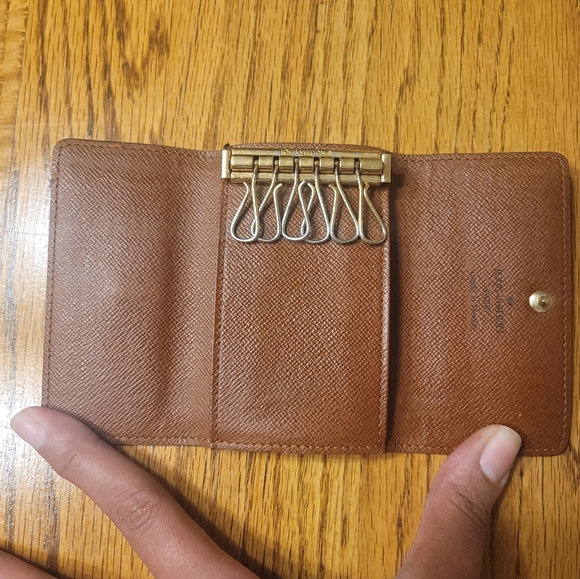Louis Vuitton Monogram 6 Ring Key Holder - Picture 6 of 9